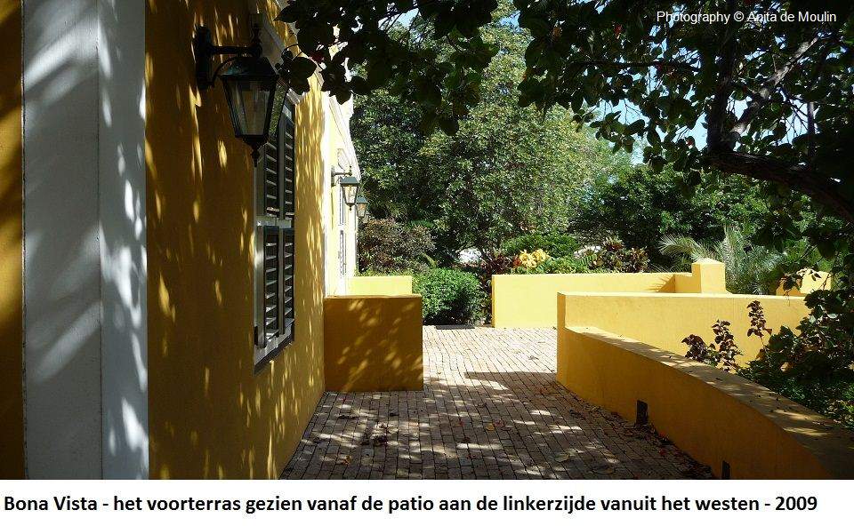 32. Bona Vista het voorterras gezien vanaf de patio 2009